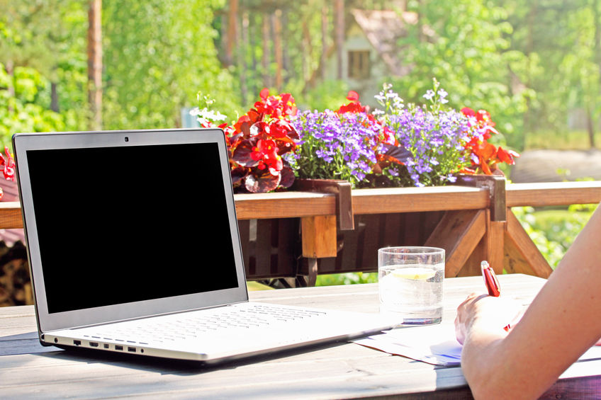 The benefits of outdoor shading can help you say “yes!” to “Should I get a patio umbrella?”