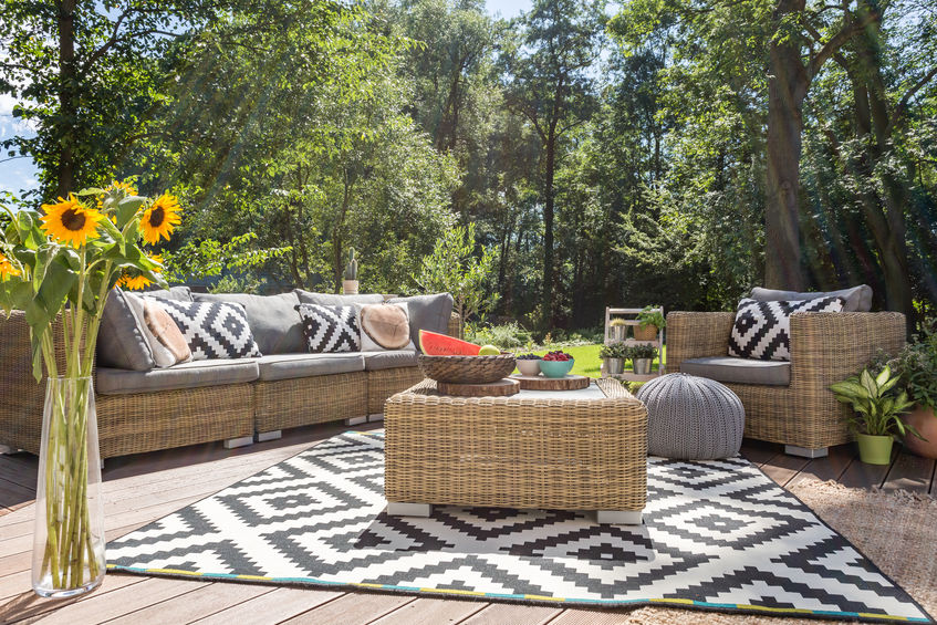 Get helpful summer patio decorating tips.